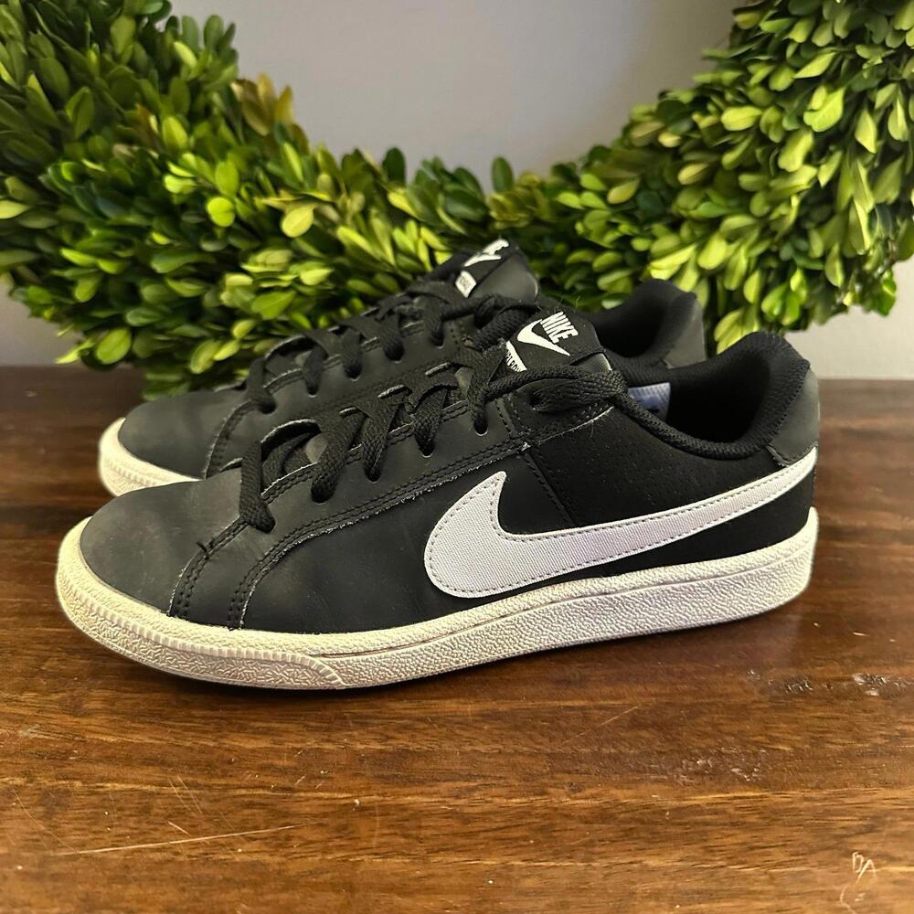 Nike Court Royale Sneakers 7.5